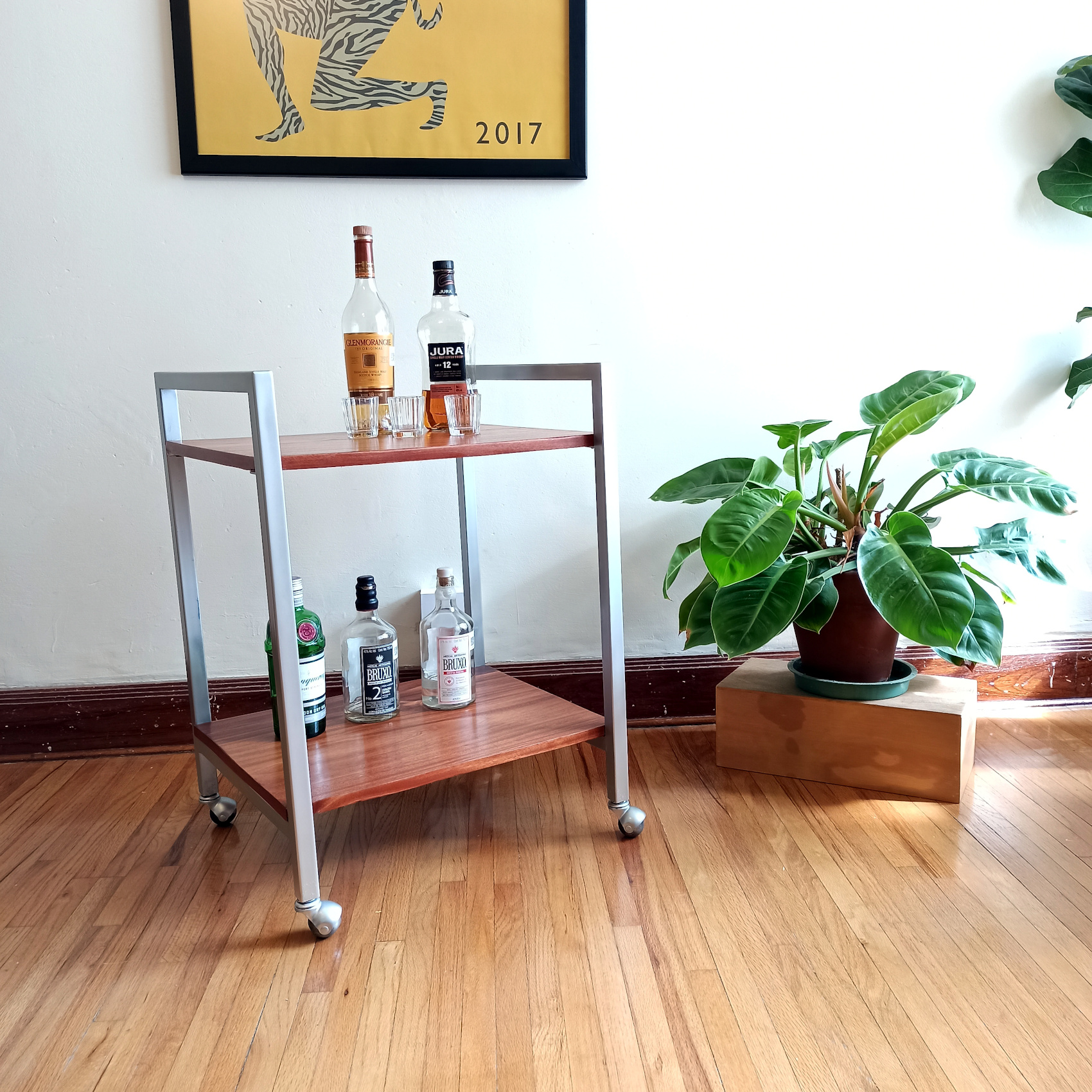 un mueble vintage silla de madera